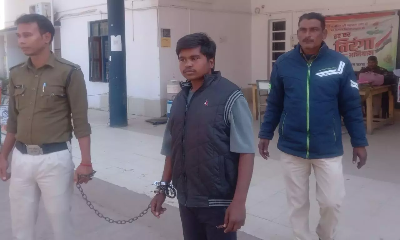 बस कंडक्टर से अड़ीबाजी पर अपराध दर्ज, शराब के लिए पैसे मांगने पर हुआ विवाद