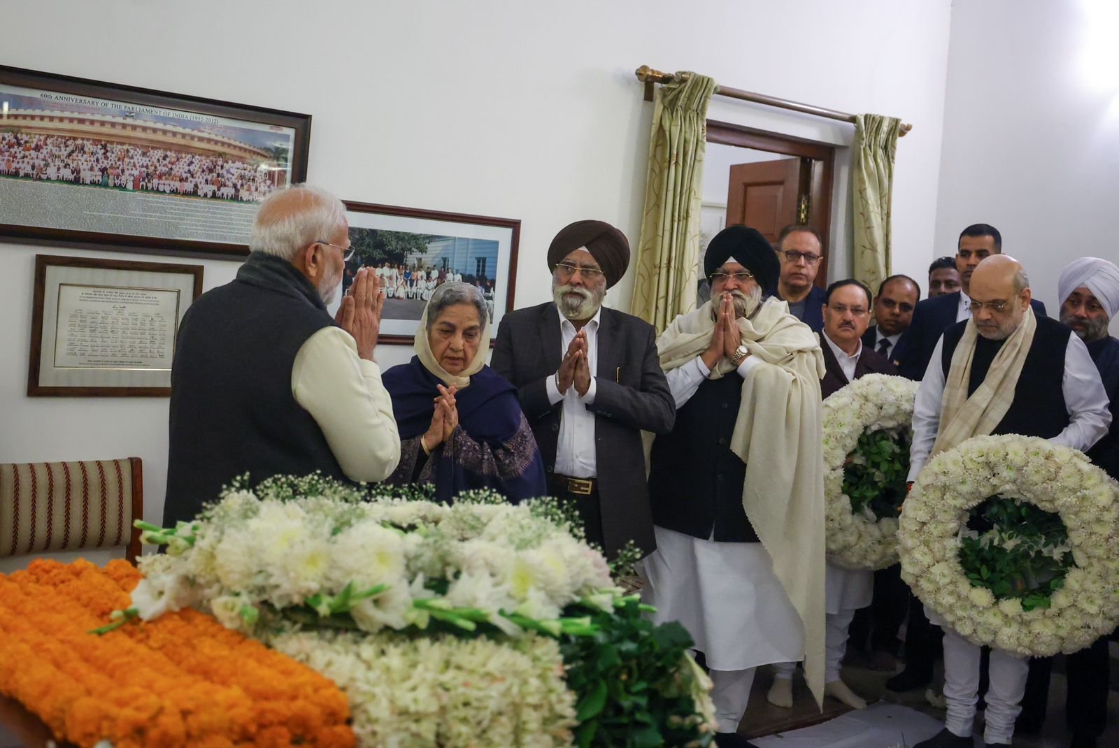 प्रधानमंत्री, गृहमंत्री और रक्षामंत्री ने दी पूर्व प्रधानमंत्री एवं प्रख्यात अर्थशास्त्री डॉ. मनमोहन सिंह को श्रद्धांजलि