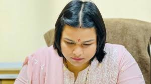 नोएडा में दिव्या काकरान के पति की 3 तोले की चेन लूट ले गए बदमाश, इंटरनेशनल रेसलर हुईं पुलिस से परेशान
