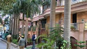 16 करोड़ का घर, 2 करोड़ के फर्नीचर और 60 लाख के गहने…नोएडा अथॉरिटी के निलंबित अफसर के घर मिला अकूत संपत्ति