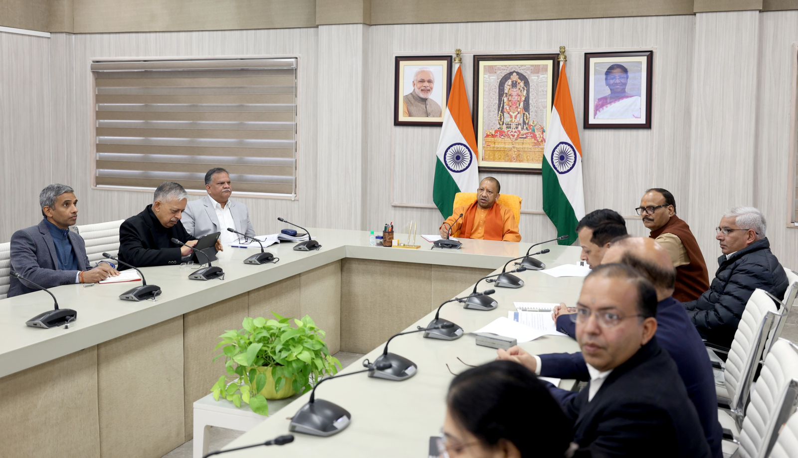 HMPV के संबंध में मुख्यमंत्री योगी आदित्यनाथ ने की बैठक