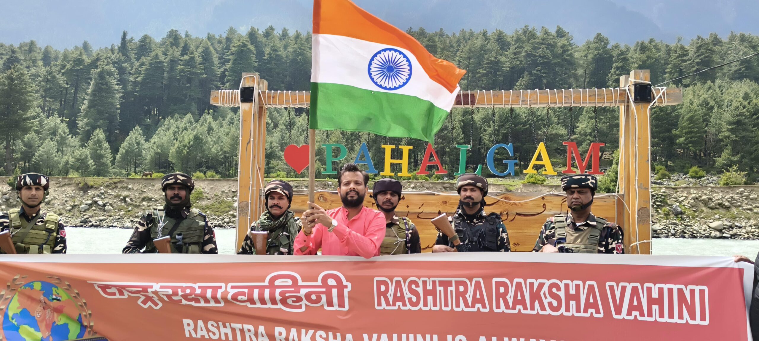 राष्ट्र रक्षा वाहिनी का प्रतिनिधिमंडल पहुंचा पहलगाम, शहीदों को दी श्रद्धांजलि