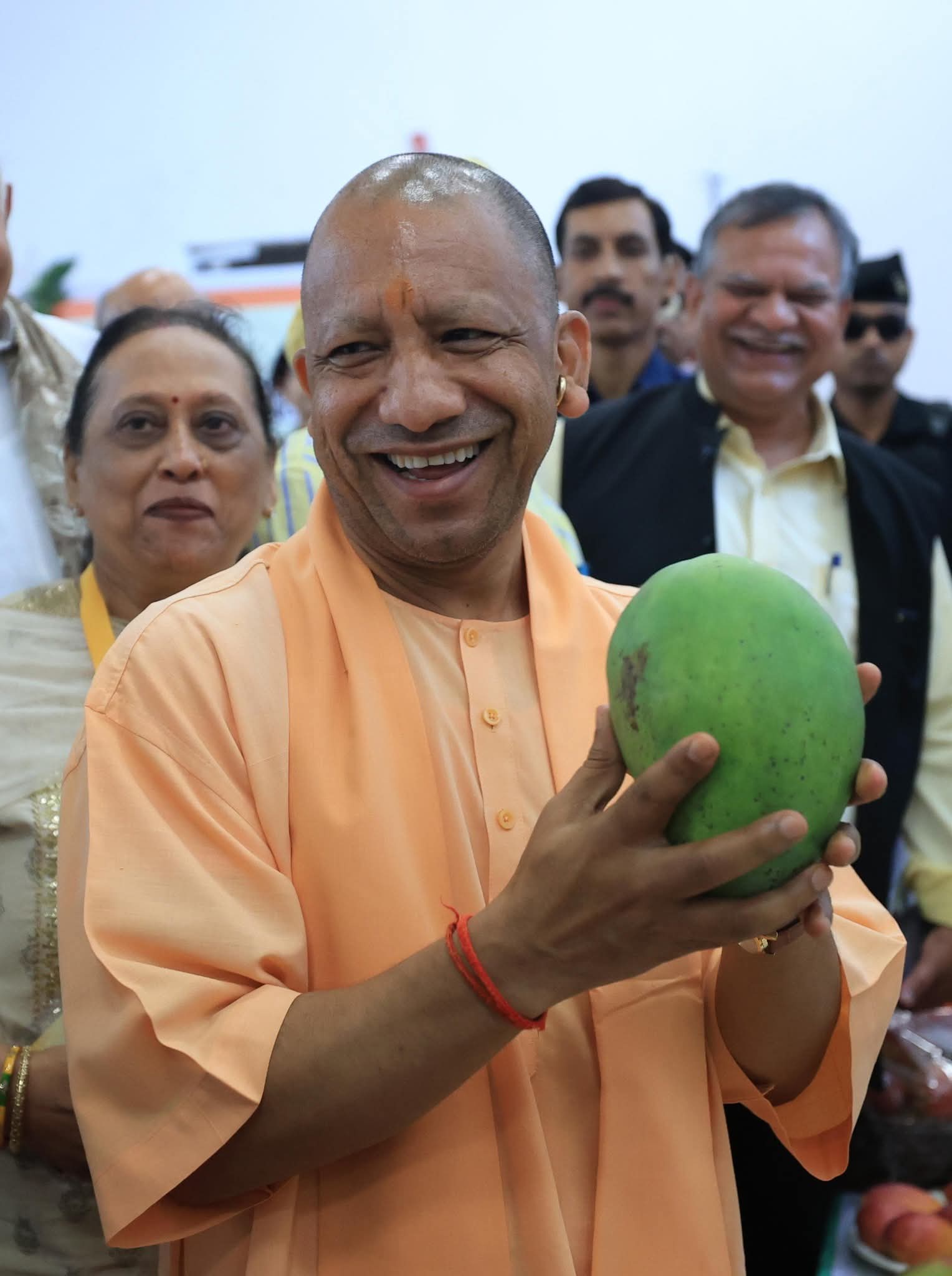 लखनऊ में योगी आम की धूम