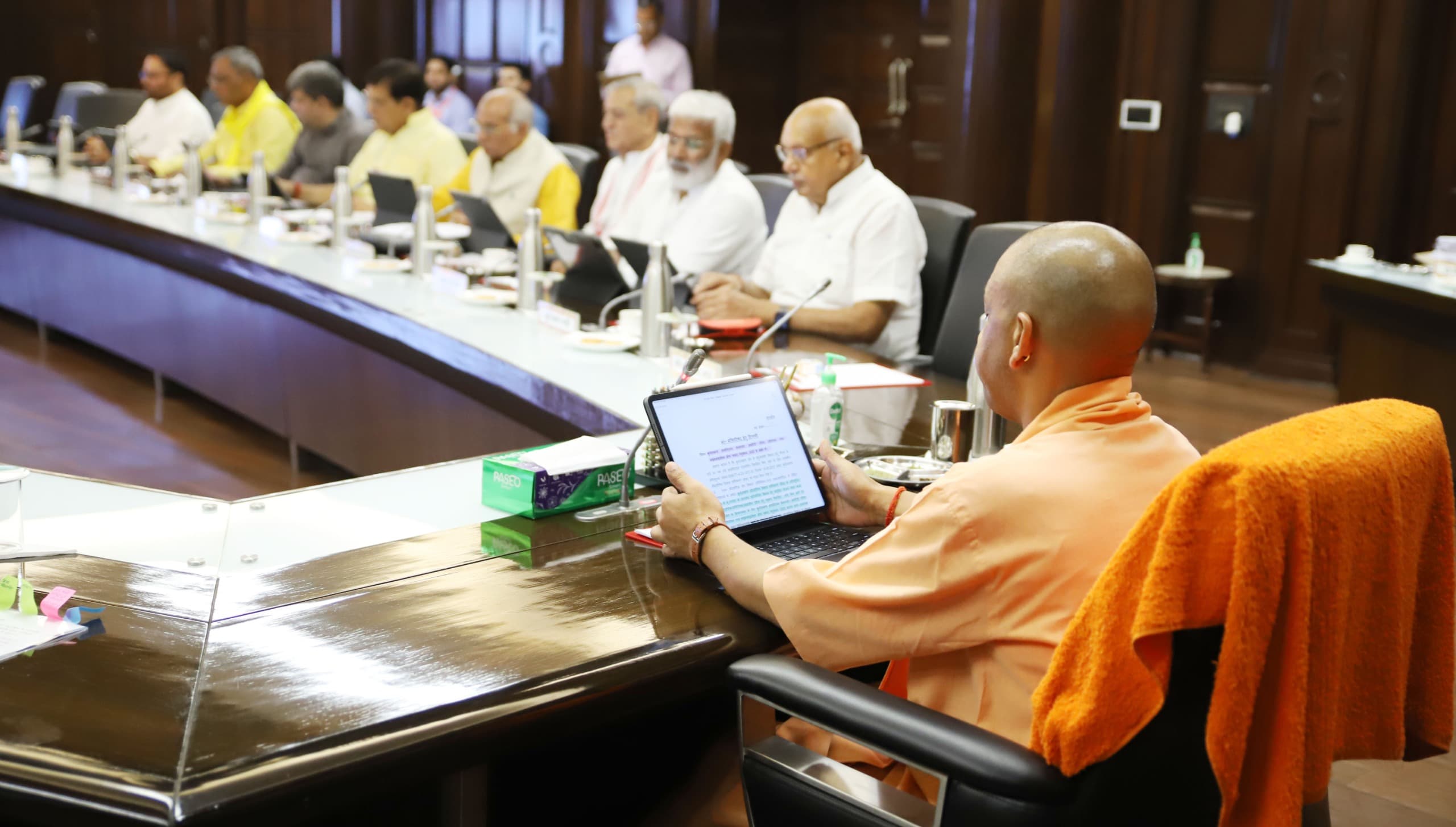 योगी सरकार की कैबिनेट बैठक, 37 प्रस्ताव पर लगी मुहर