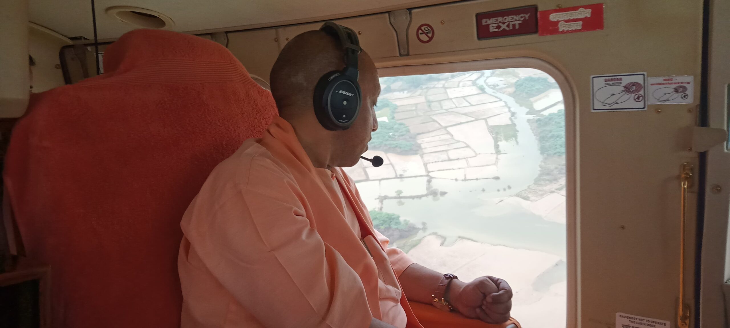 सीएम योगी ने हेलीकॉप्टर से बाढ़ की स्थिति का लिया जायजा