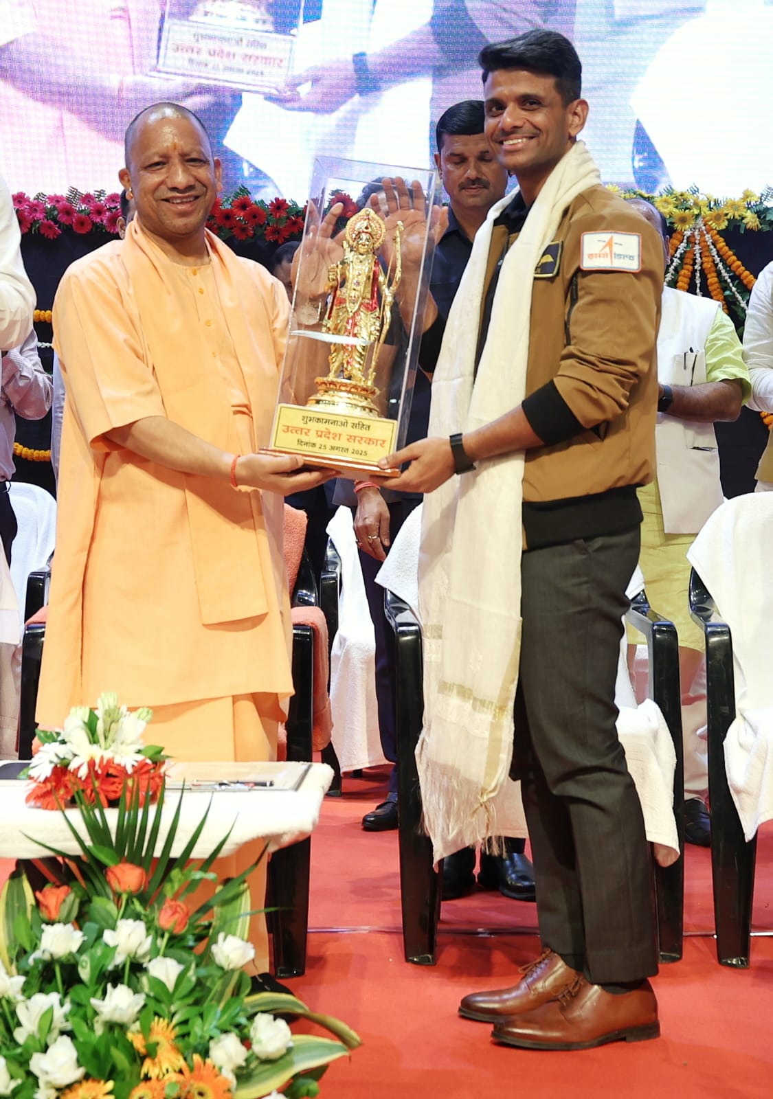 लखनऊ पहुंचे ग्रुप कैप्टन शुभांशु शुक्ला का भव्य स्वागत, सीएम ने स्कॉलरशिप का किया ऐलान