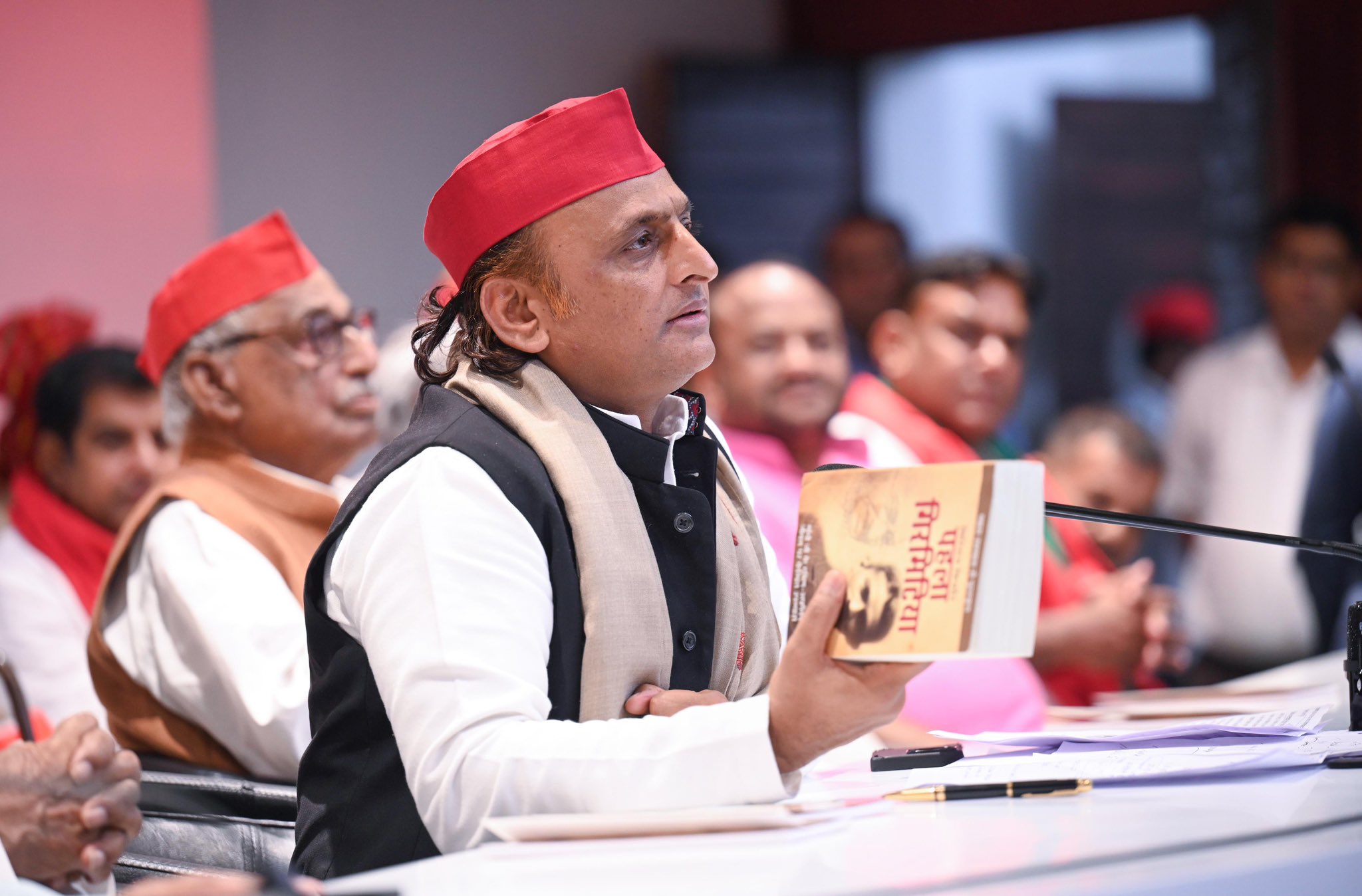 अखिलेश का बीजेपी पर वार, किसानों के साथ धोखा, युवा बेरोजगार