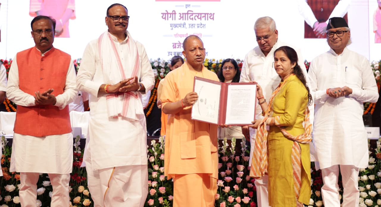 सीएम योगी ने लोकभवन में किया नियुक्ति पत्र का वितरण*