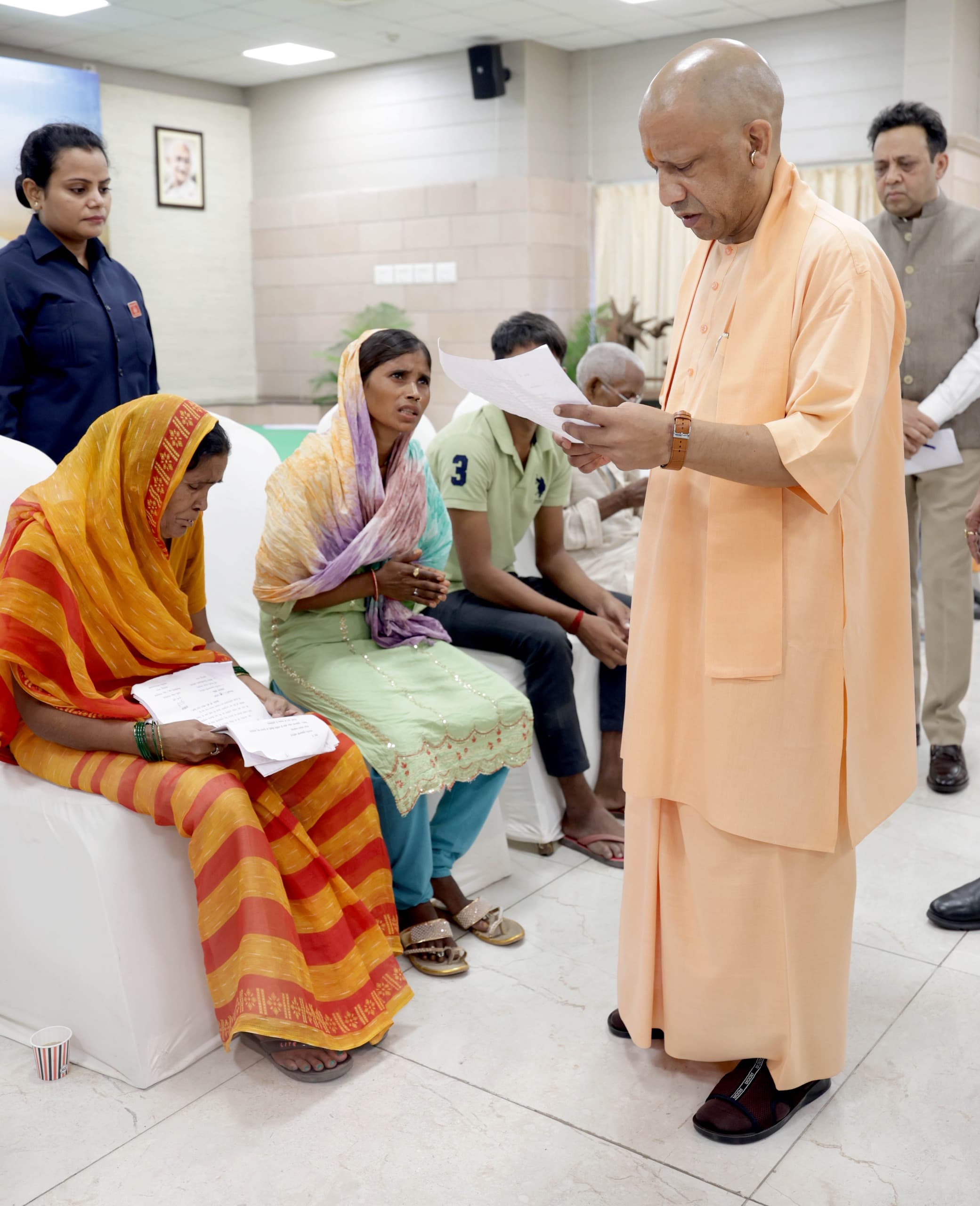 नर सेवा ही नारायण सेवा है: मुख्यमंत्री योगी आदित्यनाथ