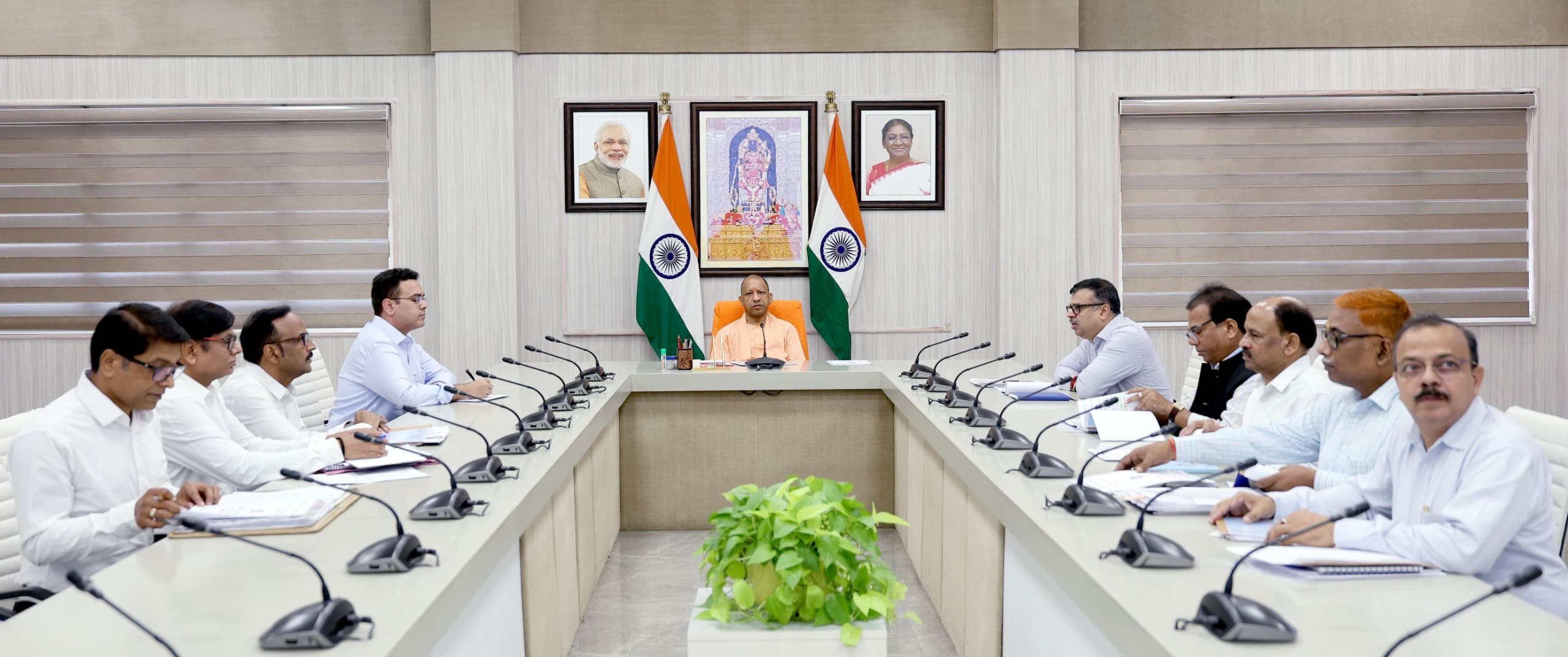 वाटर कंजर्वेशन की हो समुचित व्यवस्था, इससे डार्क जोन वाले क्षेत्रों में होगा सुधार: मुख्यमंत्री योगी आदित्यनाथ
