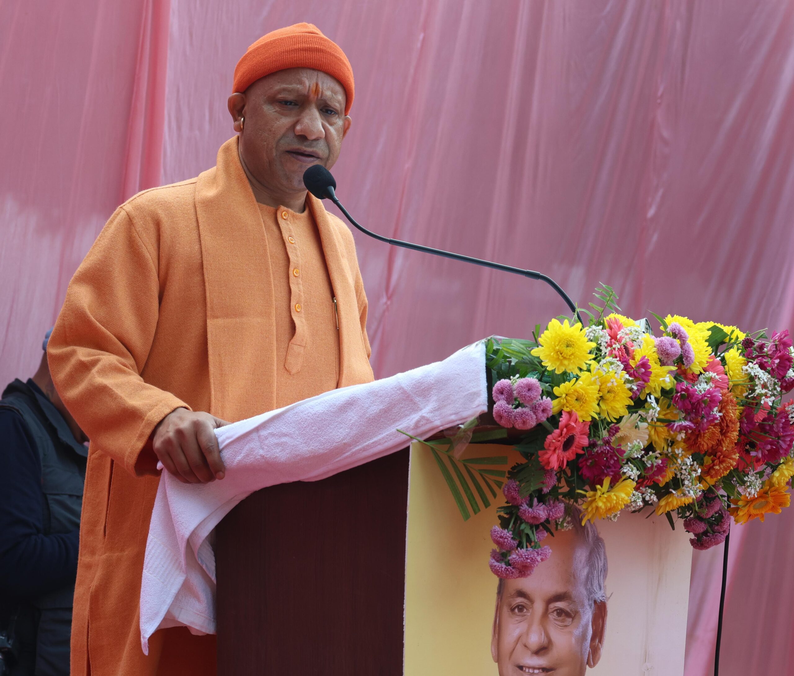 250 बाइकों पर 500 सेवा यात्री वाराणसी से वडनगर के लिए रवाना